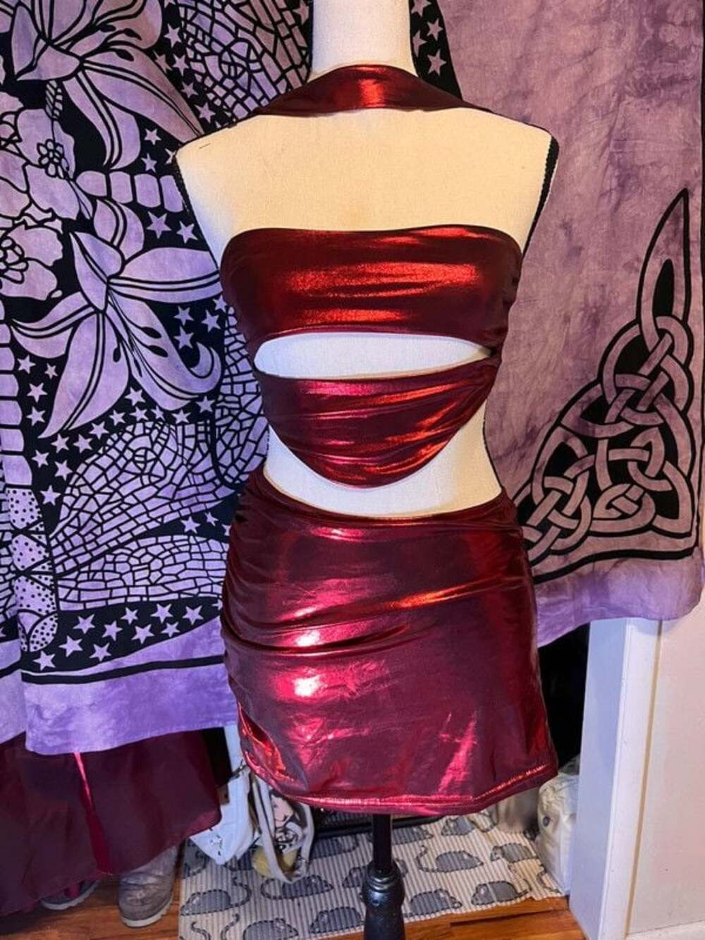Shiny Red Metallic Cut-Out 2-Piece Set